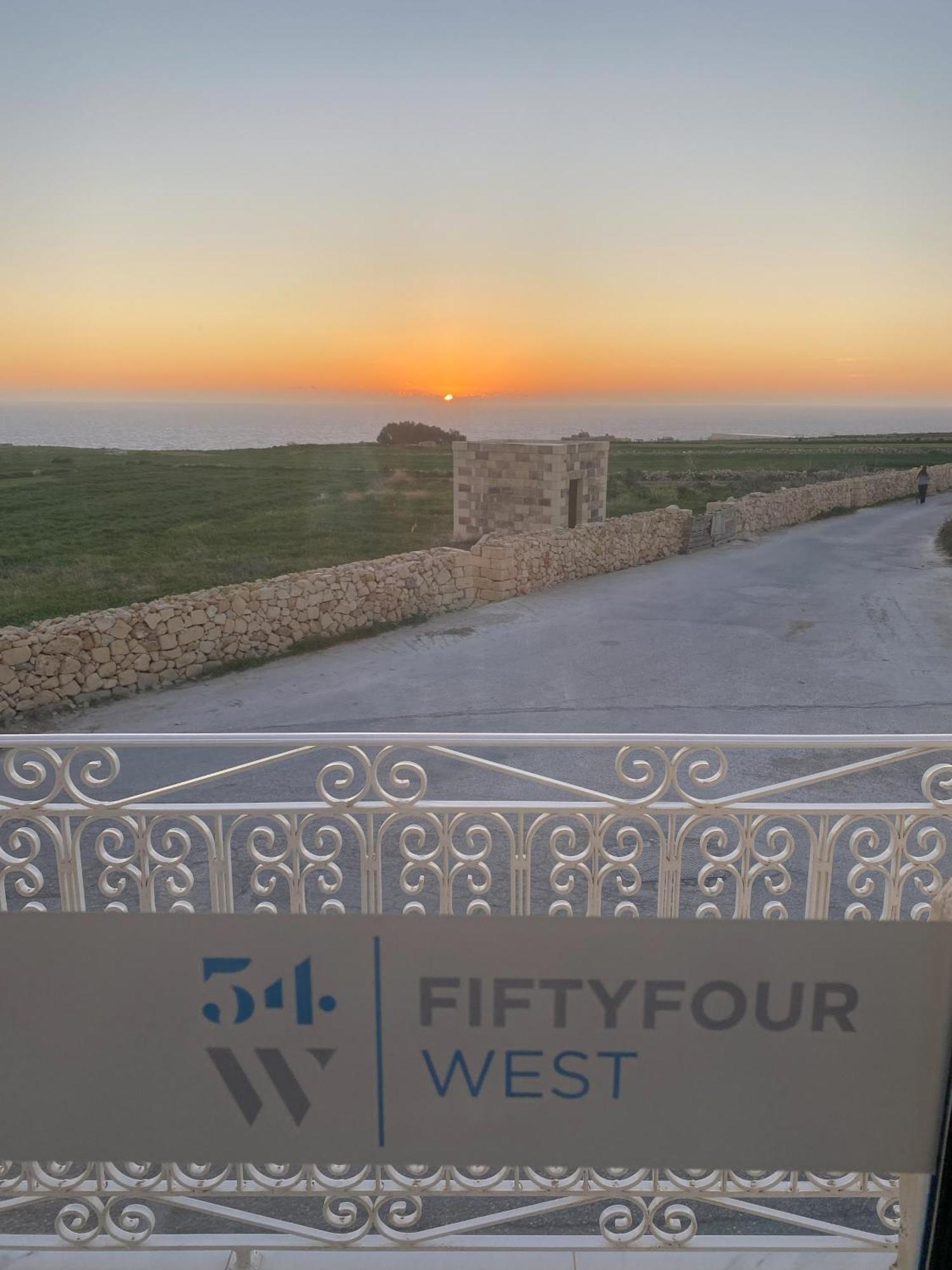 مبيت وإفطار Għarb Fiftyfour West Boutique Living المظهر الخارجي الصورة